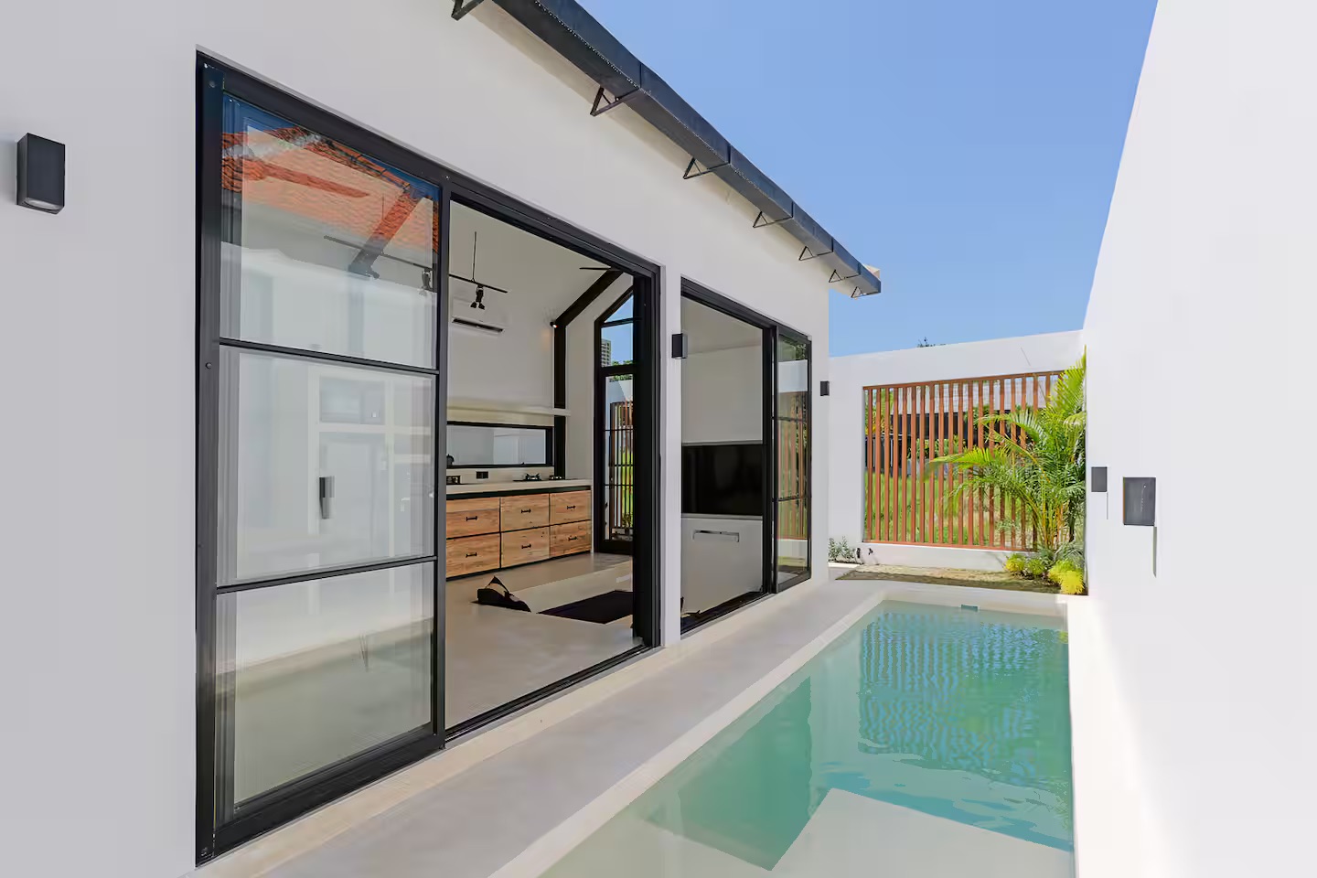 The_Raw_Pererenan_12