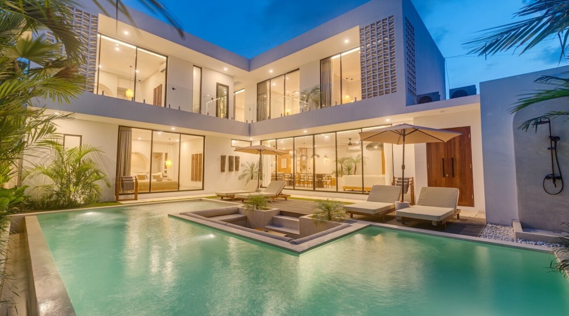 For Sale – Luxury 5-Bedroom Villa in Tumbak Bayuh, Canggu - House Renting