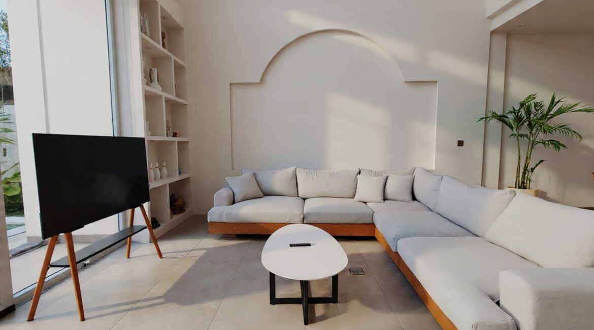 For Sale – Modern 3-Bedroom Villa Steps from Cemagi Beach - House Renting
