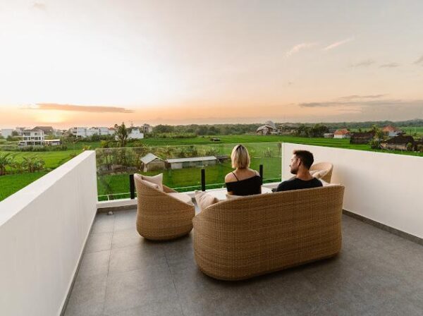 For Sale – Modern 3-Bedroom Villa Steps from Cemagi Beach - House Renting