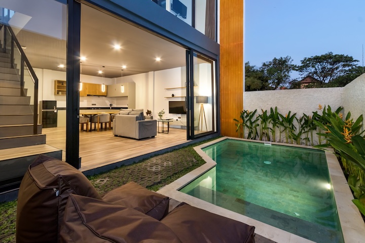 Elaya - Pool Evening 02